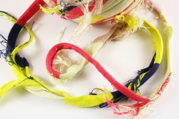 Trapilho au mètre rayé jaune rouge bleu- Bobine, pelote de t-shirt yarn, Hooked, zpagetti, trapillo. Fil de tissu recyclé pour crochet , bijoux, couture , décoration